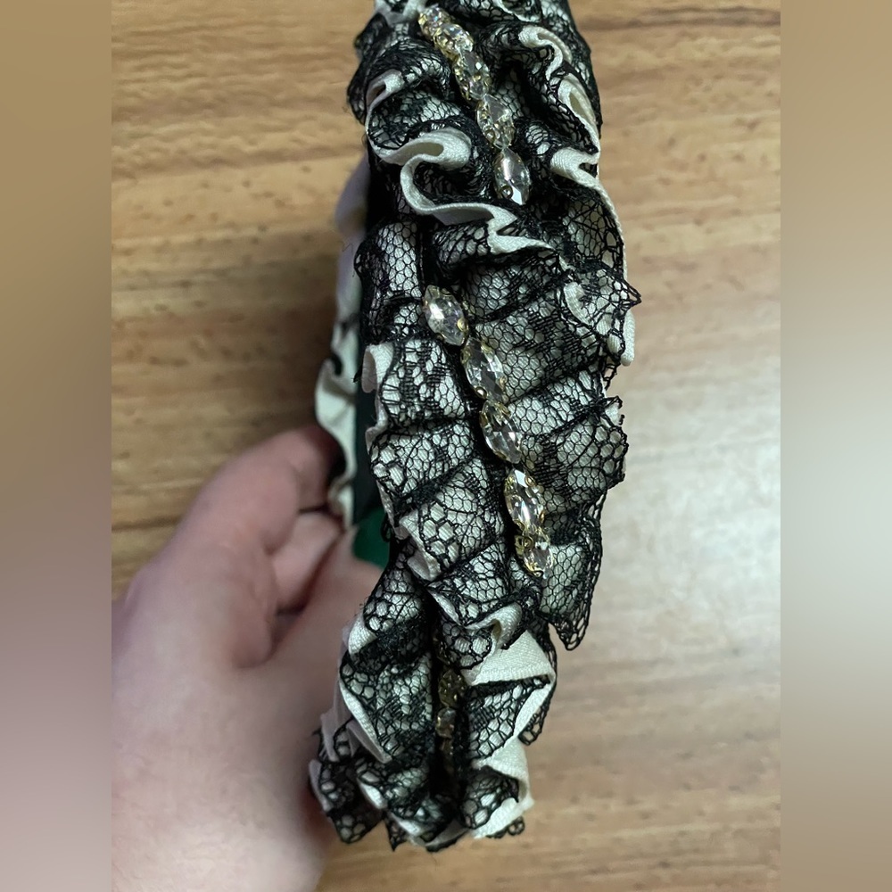 Lace Ruffle Embellished Headband - Picture 8 of 12